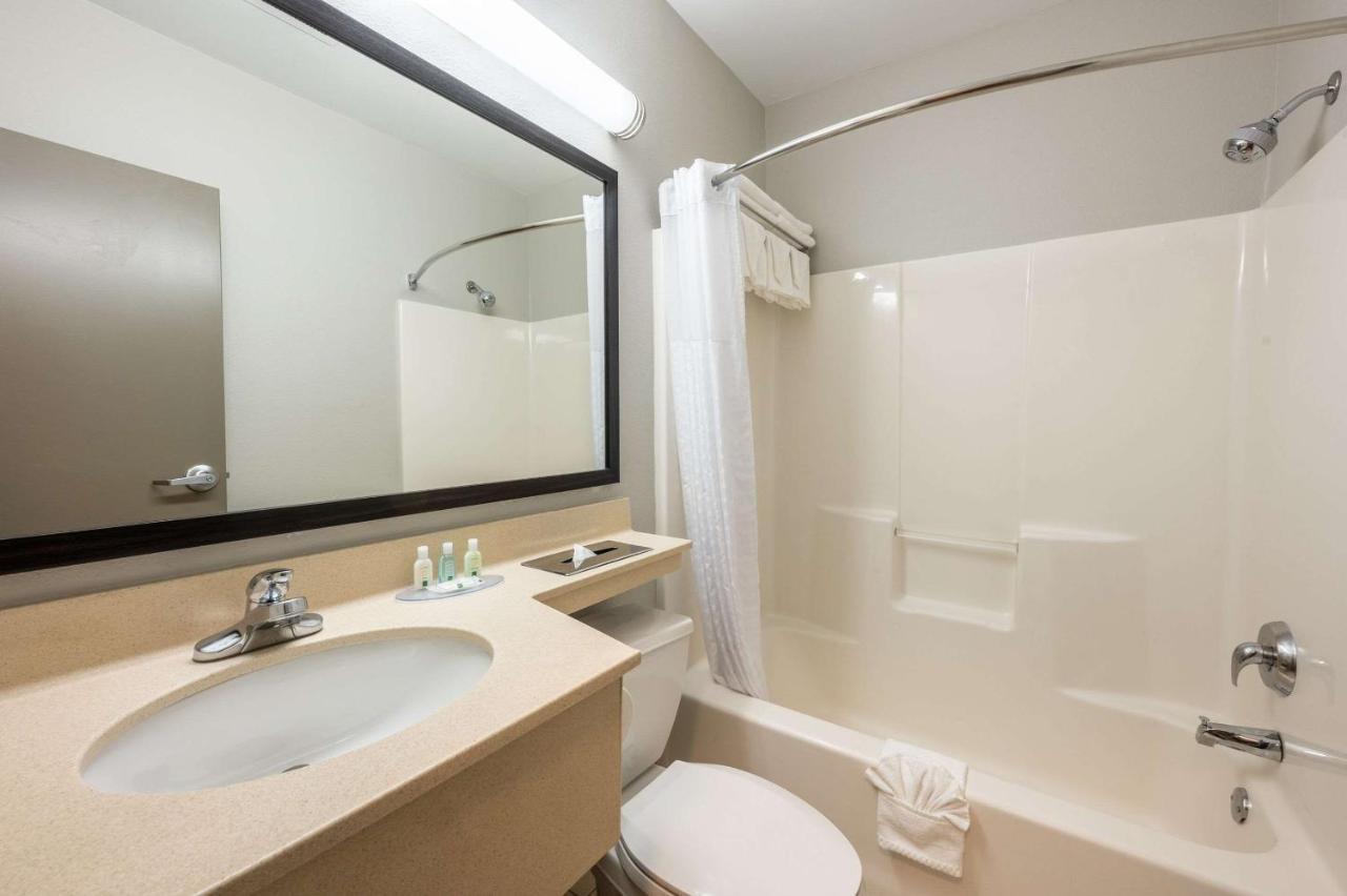 Rodeway Inn ポキプシー エクステリア 写真